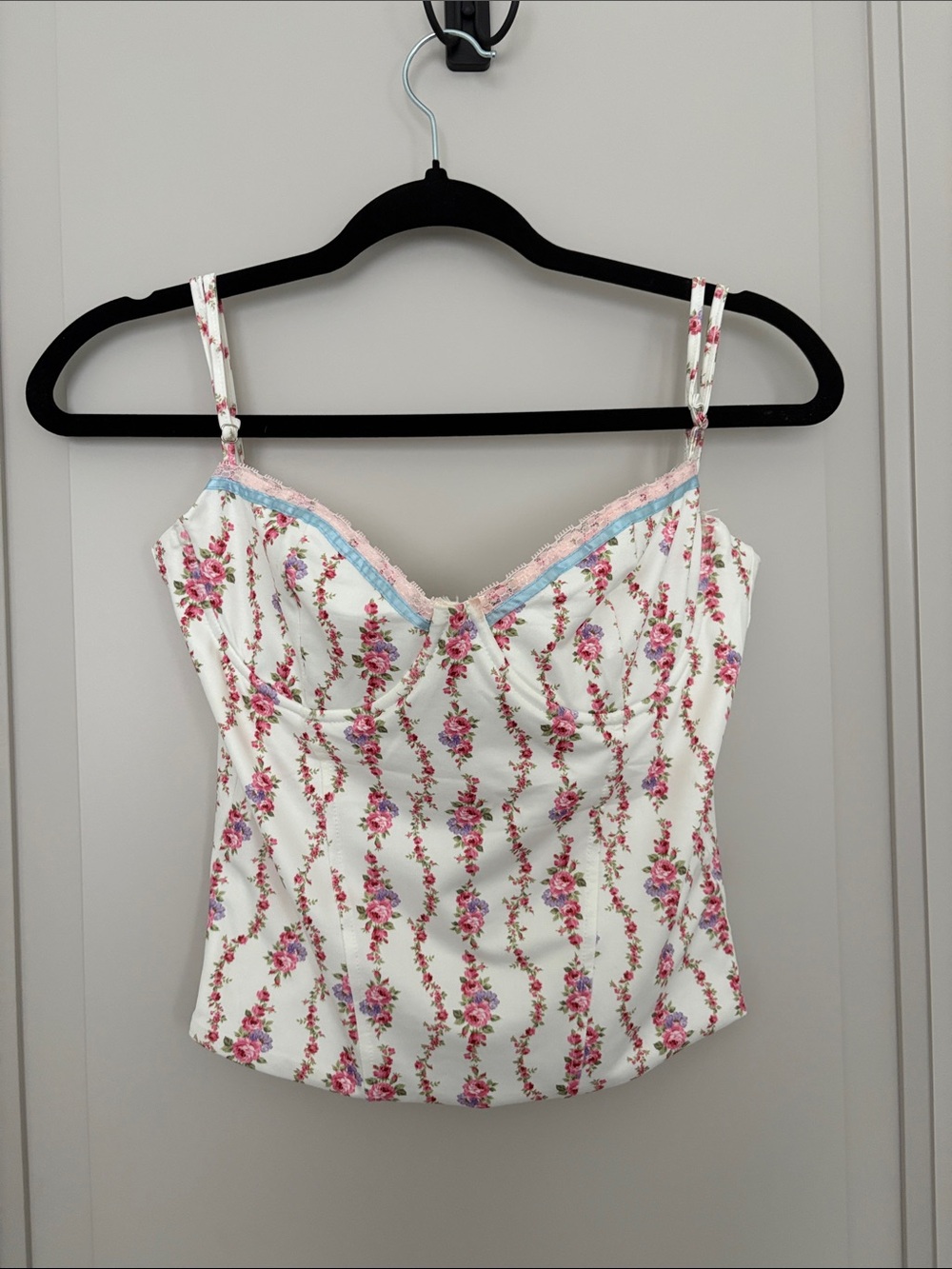EDIKTED Indira Printed Cupped Lace Up Corset In White Size M